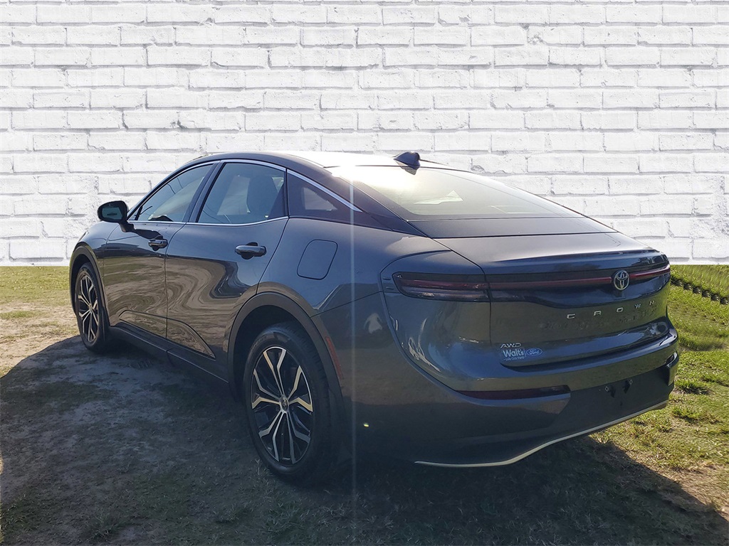 2023 Toyota Crown XLE photo 3