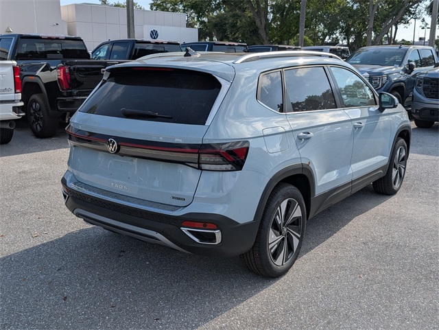 2025 Volkswagen Taos SE photo 8