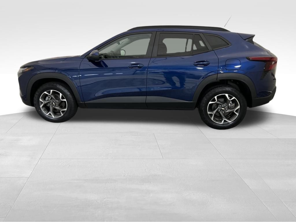 2024 Chevrolet Trax LT photo 3