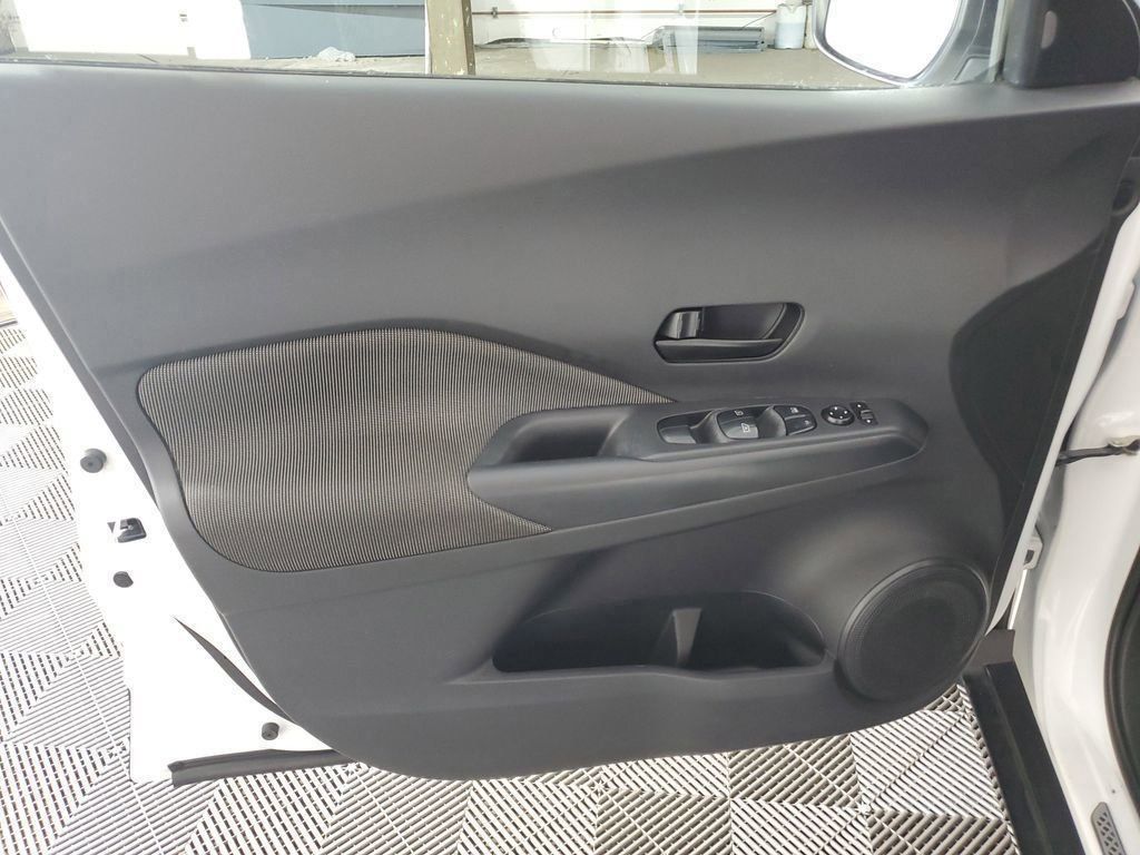 2020 Nissan Kicks S photo 23