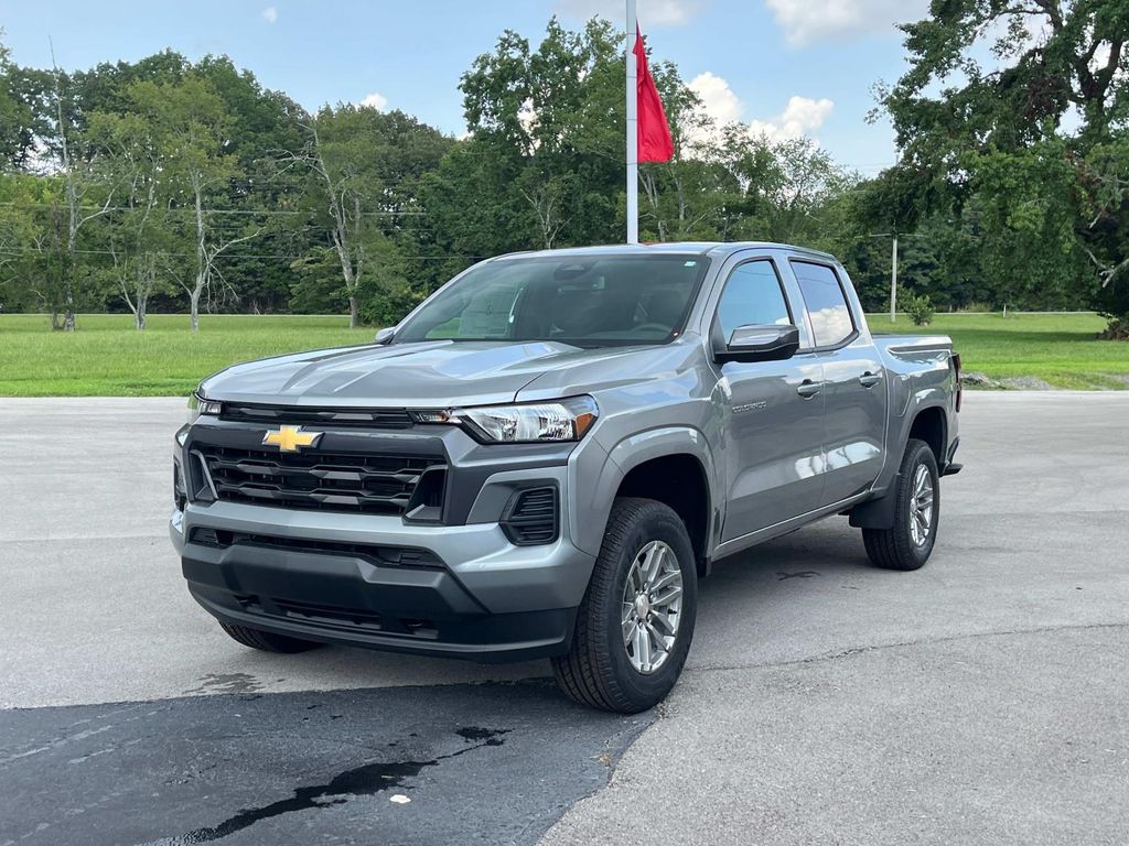 2025 Chevrolet Colorado Work Truck LT photo 3