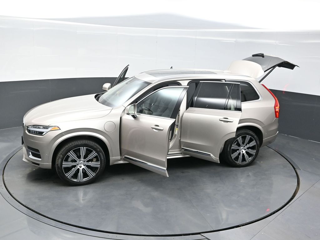 2025 Volvo XC90 T8 Plus photo 33