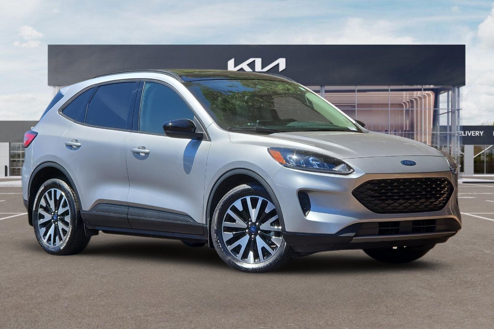 2020 Ford Escape SE Sport Hybrid photo 2