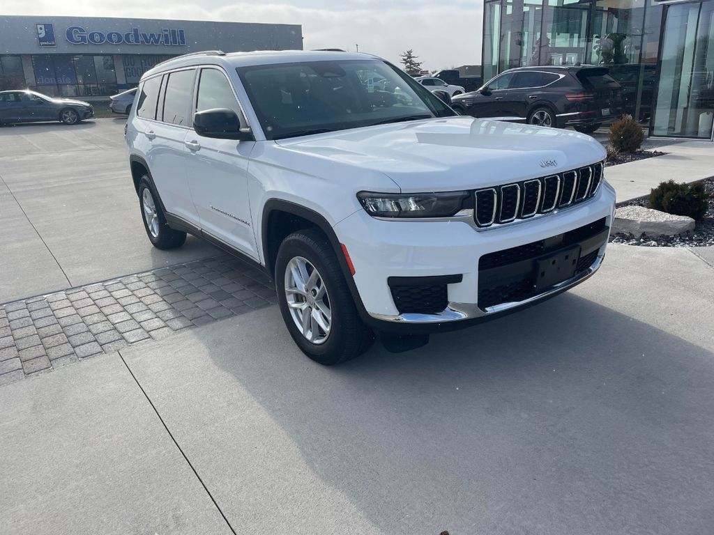 2022 Jeep Grand Cherokee L Laredo's photo