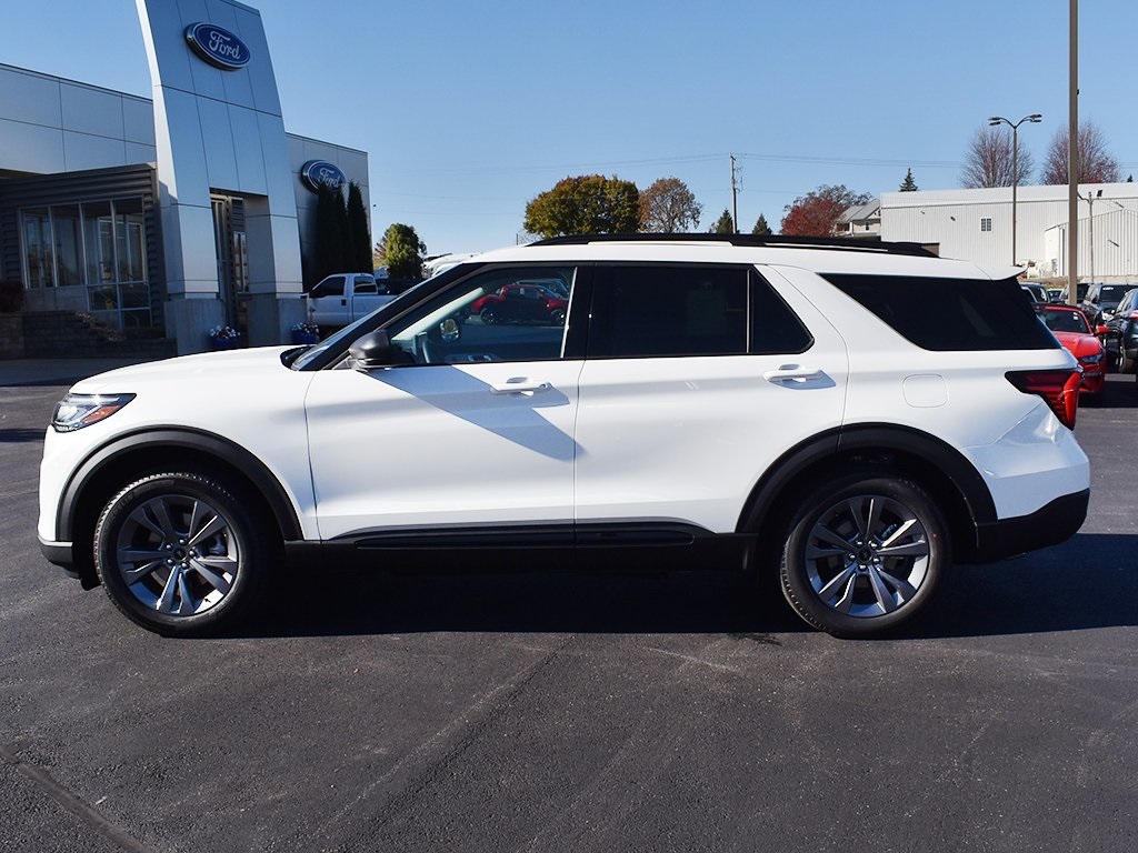 2026 Ford Explorer photo 2