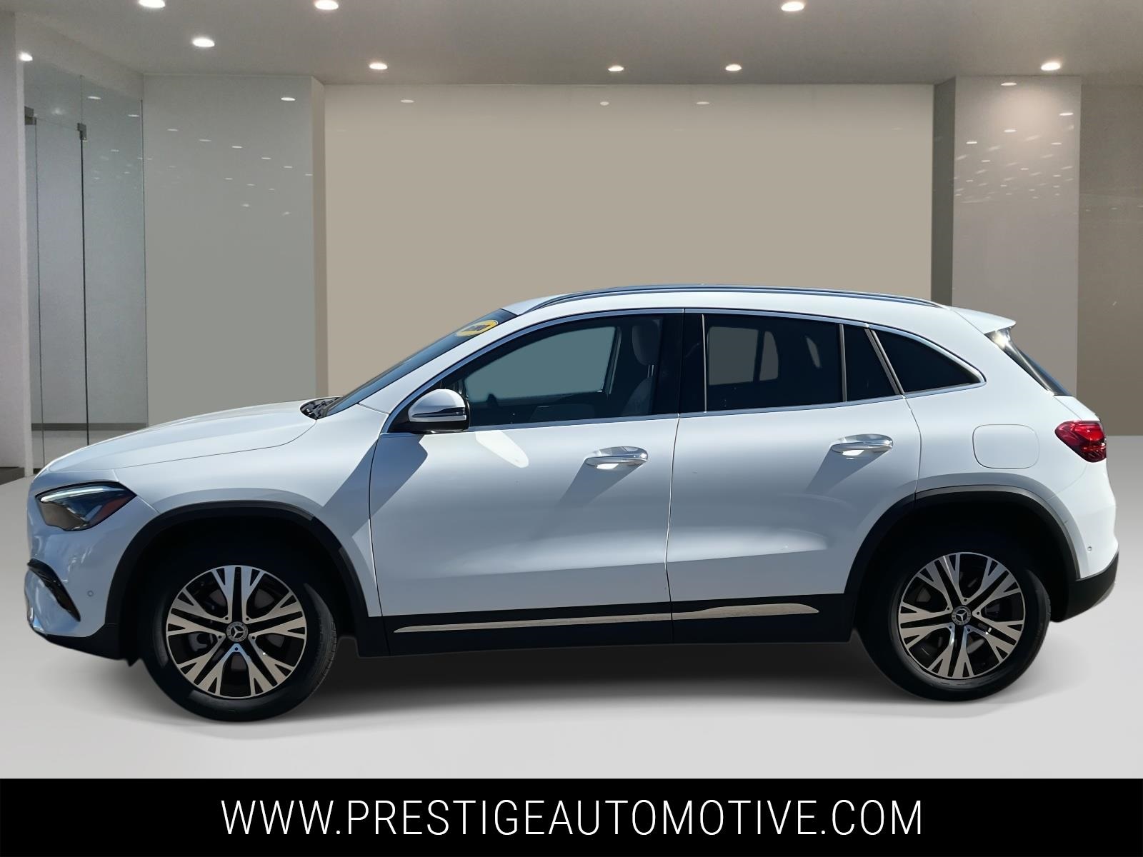 2025 Mercedes Benz GLA 250 4MATIC photo 2