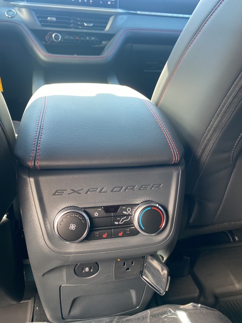 2025 Ford Explorer ST photo 34
