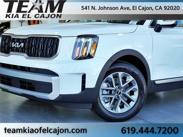2025 Kia Telluride LX photo 3