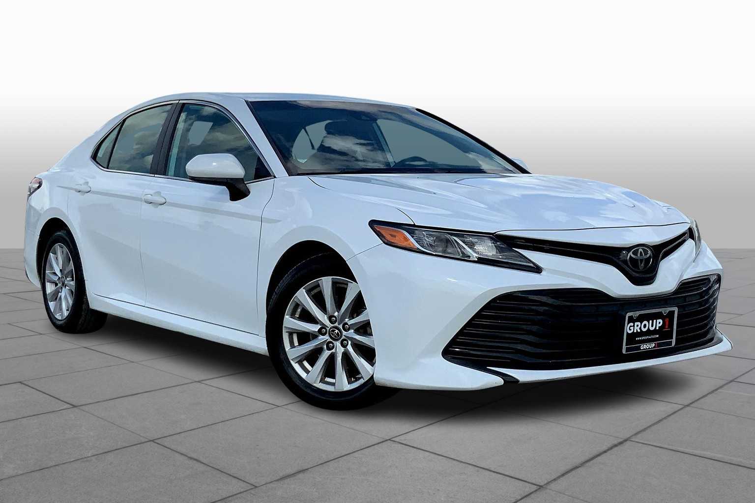 2019 Toyota Camry LE photo 2