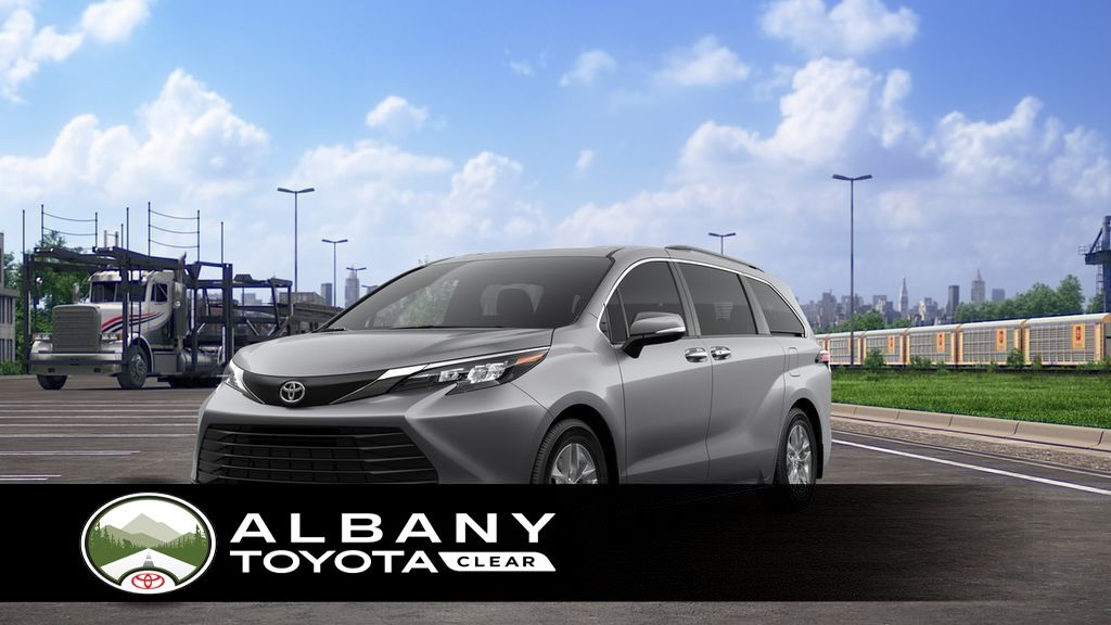 2026 Toyota Sienna XLE's photo