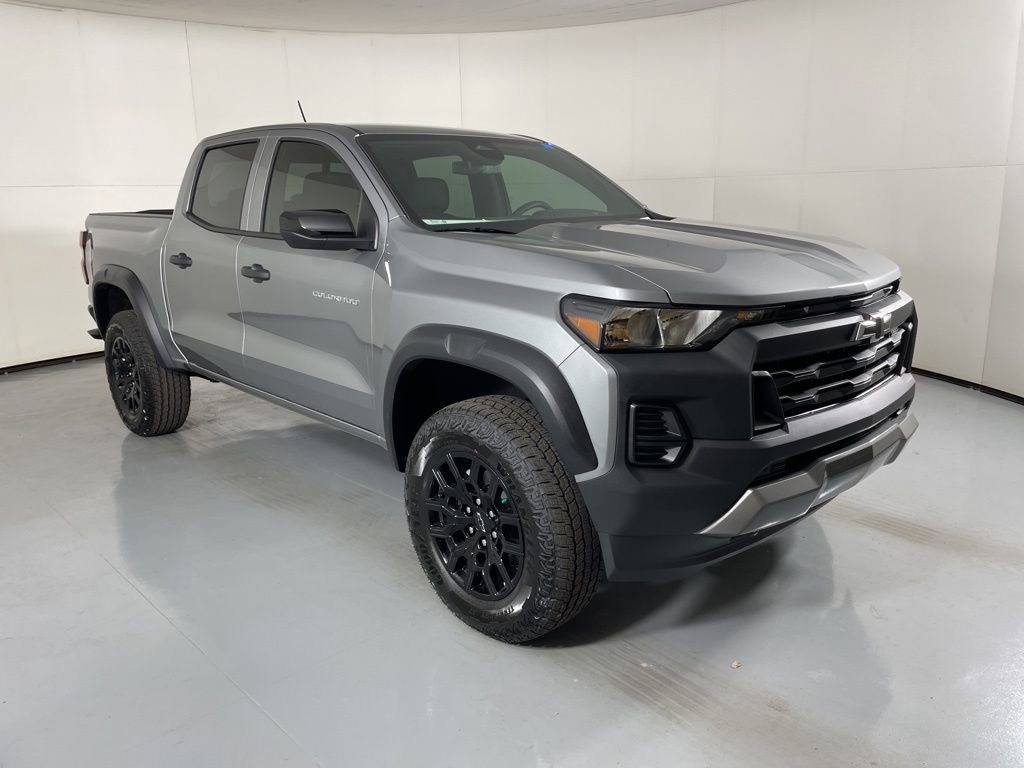 2026 Chevrolet Colorado Trail Boss photo 2
