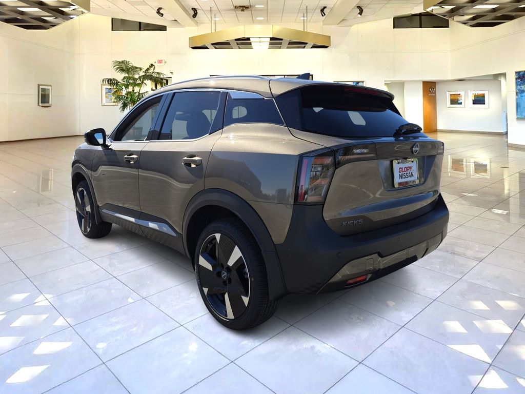 2026 Nissan Kicks SR photo 2