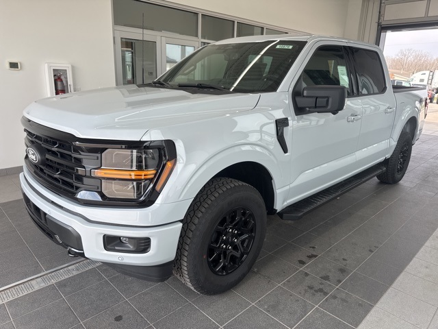 2025 Ford F-150 XLT photo 3