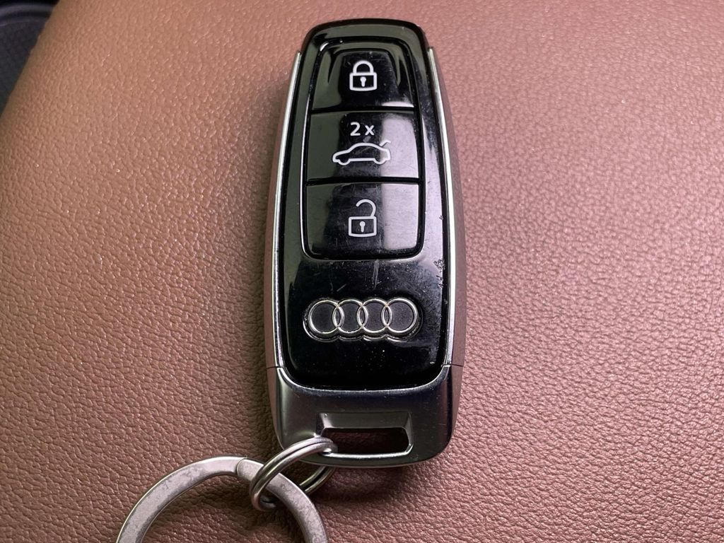 2020 Audi Q8 55 Prestige photo 41