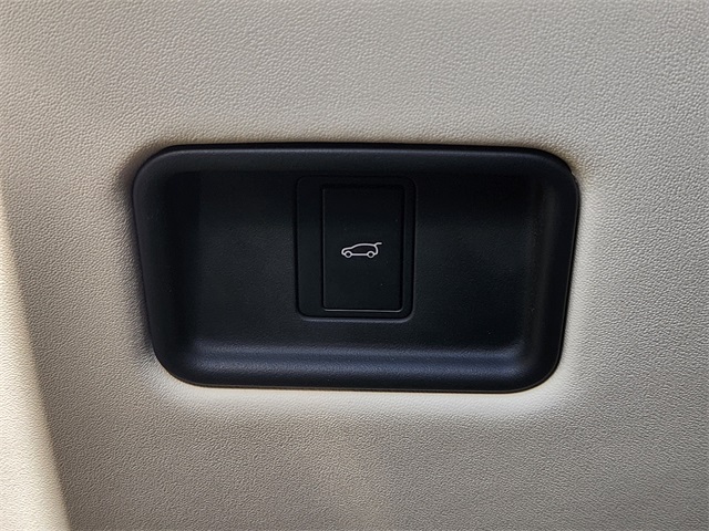 2022 Land Rover Range Rover SE photo 18