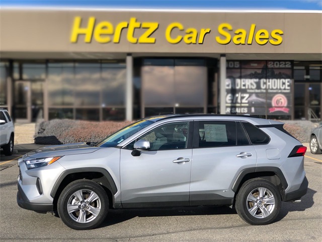 2025 Toyota RAV4 XLE's photo