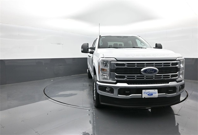 2026 Ford F-350 XLT photo 2