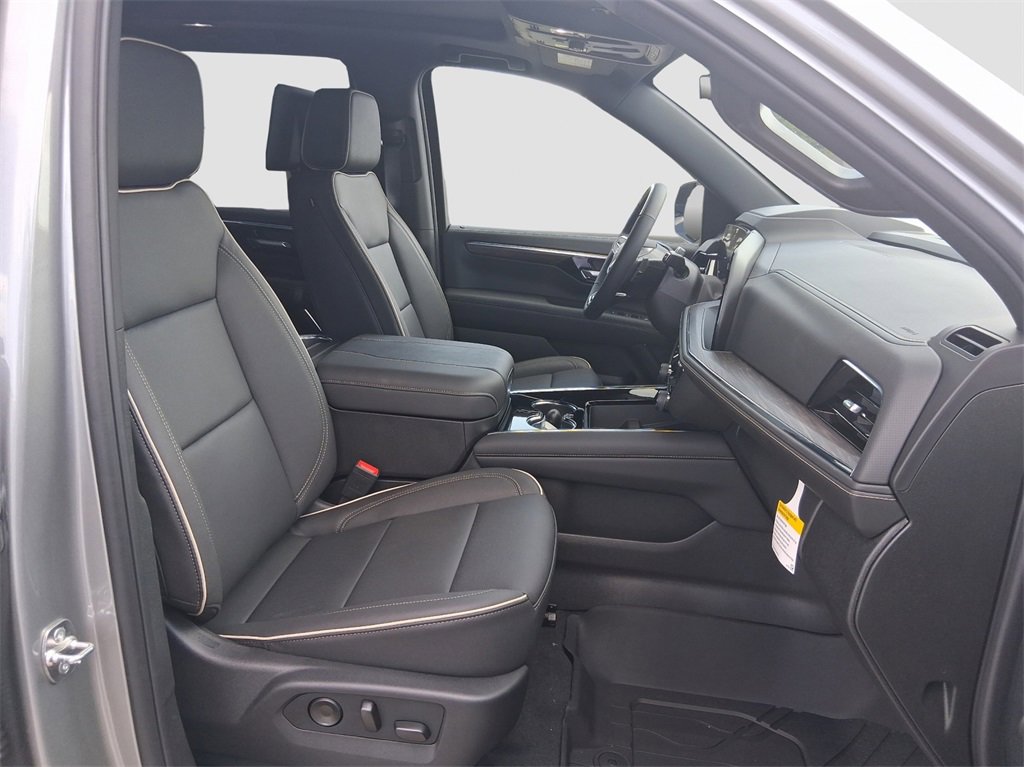 2025 Chevrolet Tahoe Premier photo 17
