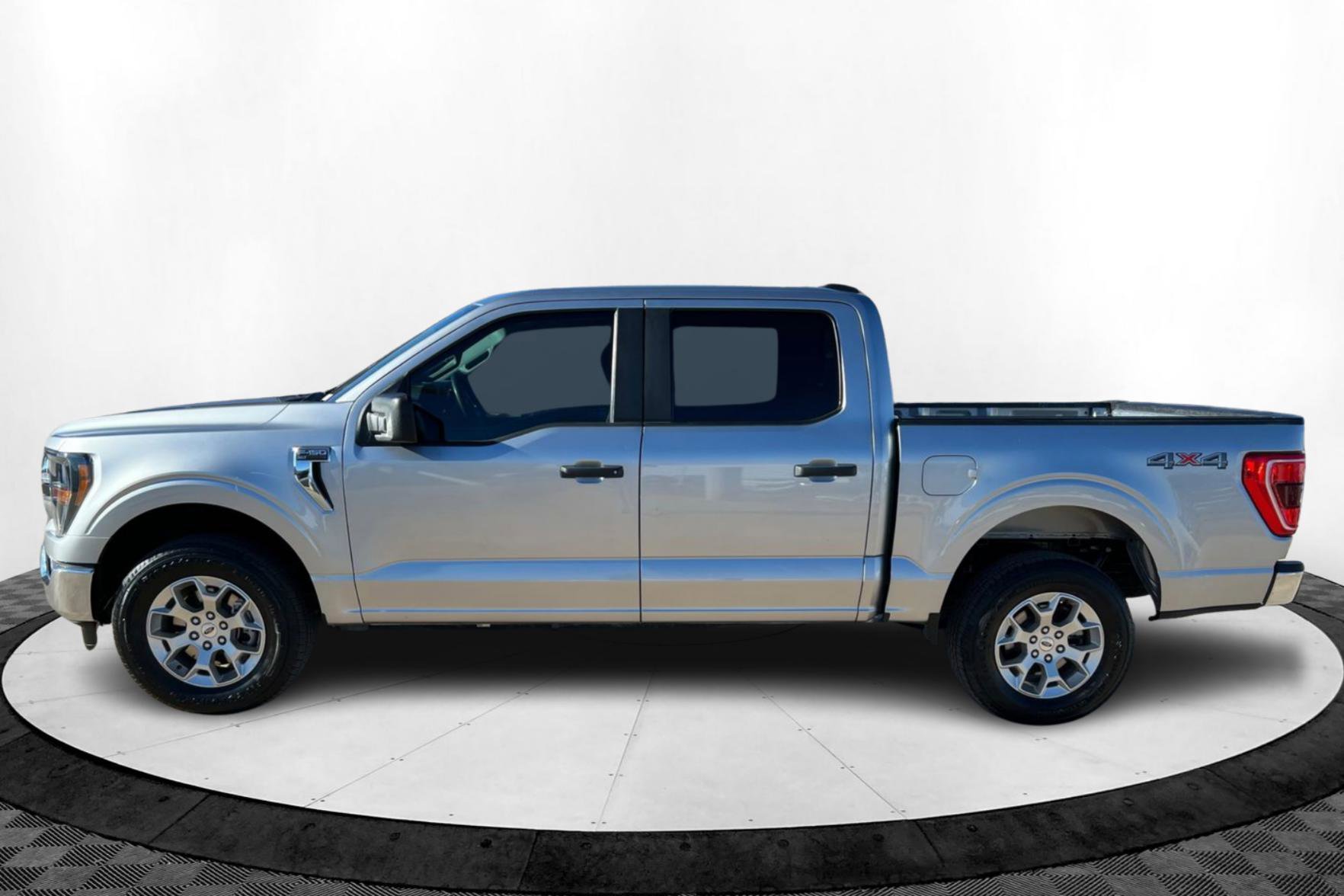 2023 Ford F-150 XLT photo 2