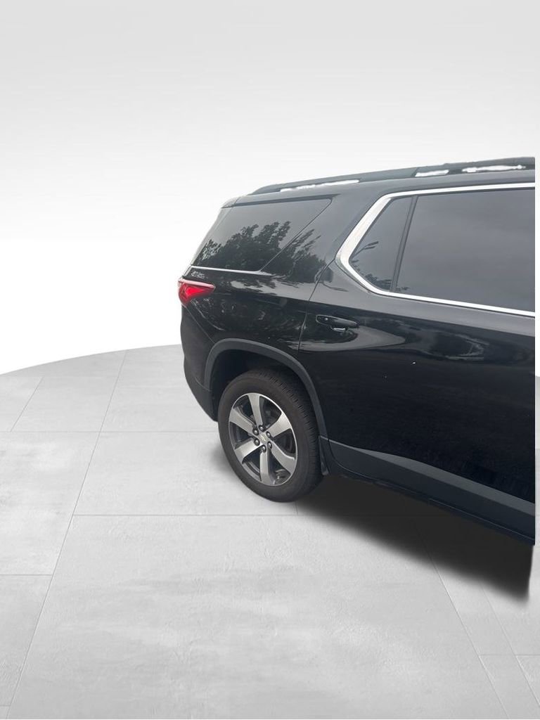 2021 Chevrolet Traverse Leather photo 2