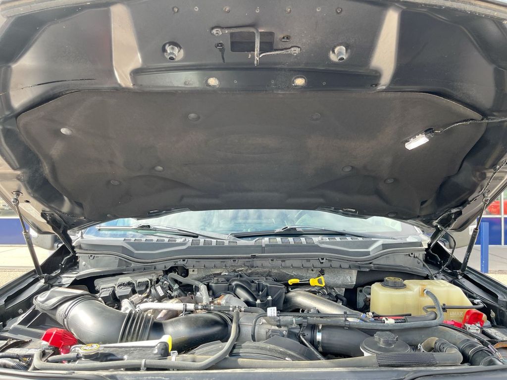 2019 Ford F-350 Lariat photo 11