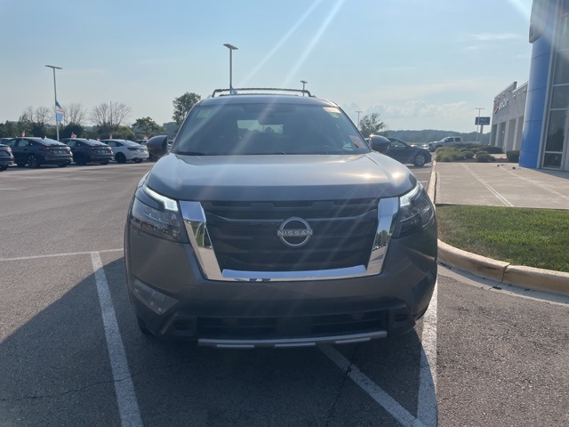 2025 Nissan Pathfinder SL photo 2