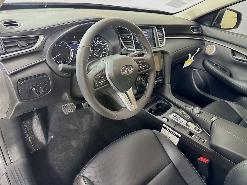 2025 Infiniti QX50 Luxe photo 8