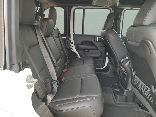 2024 Jeep Wrangler Sahara photo 31