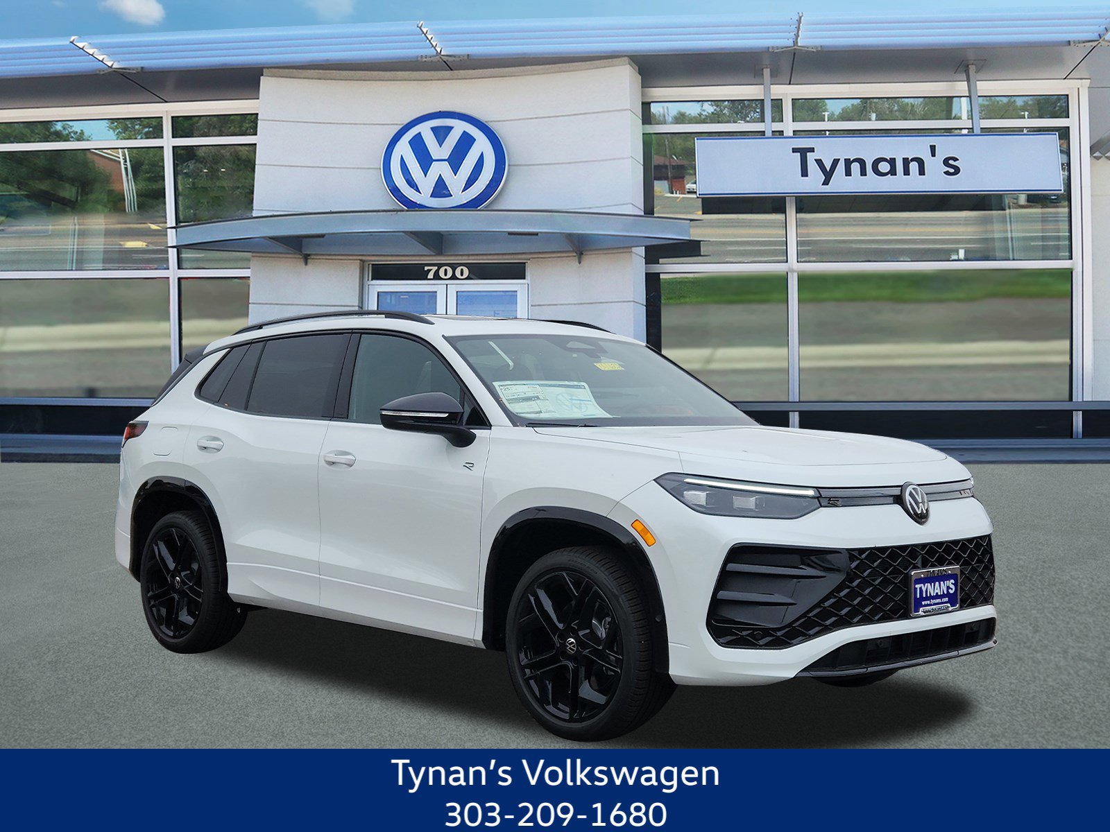 2025 Volkswagen Tiguan SE R-LINE BLACK's photo