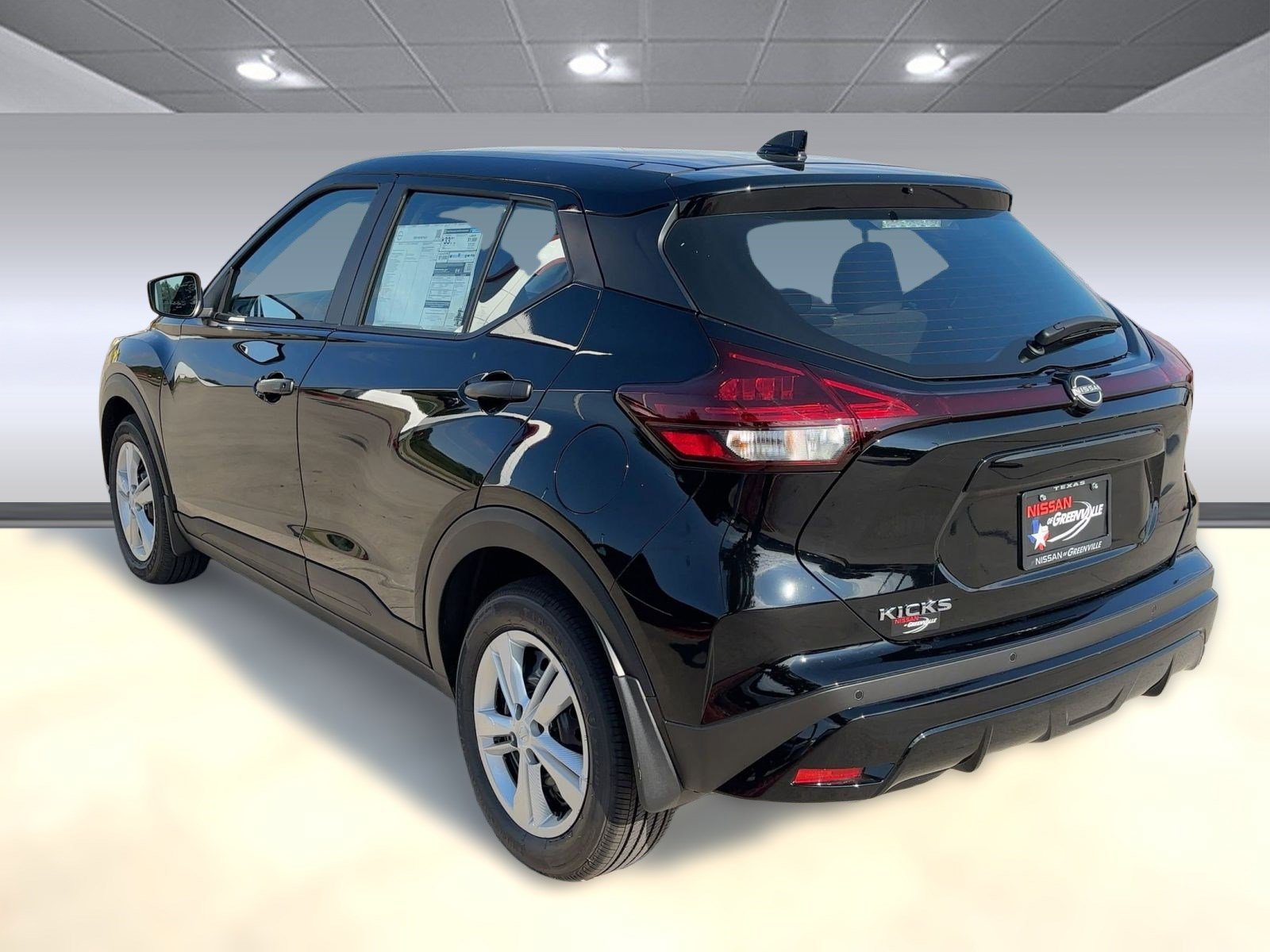 2025 Nissan Kicks Play S photo 3