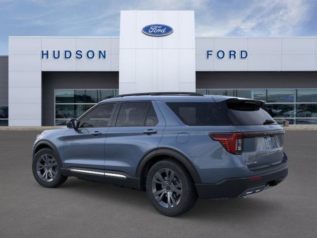 2025 Ford Explorer photo 2