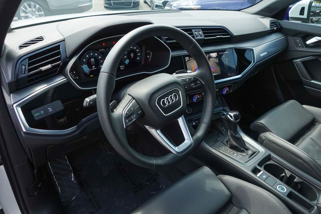 2025 Audi Q3 S line Premium photo 10
