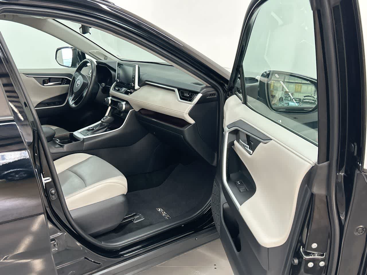 2020 Toyota RAV4 Hybrid Limited photo 19