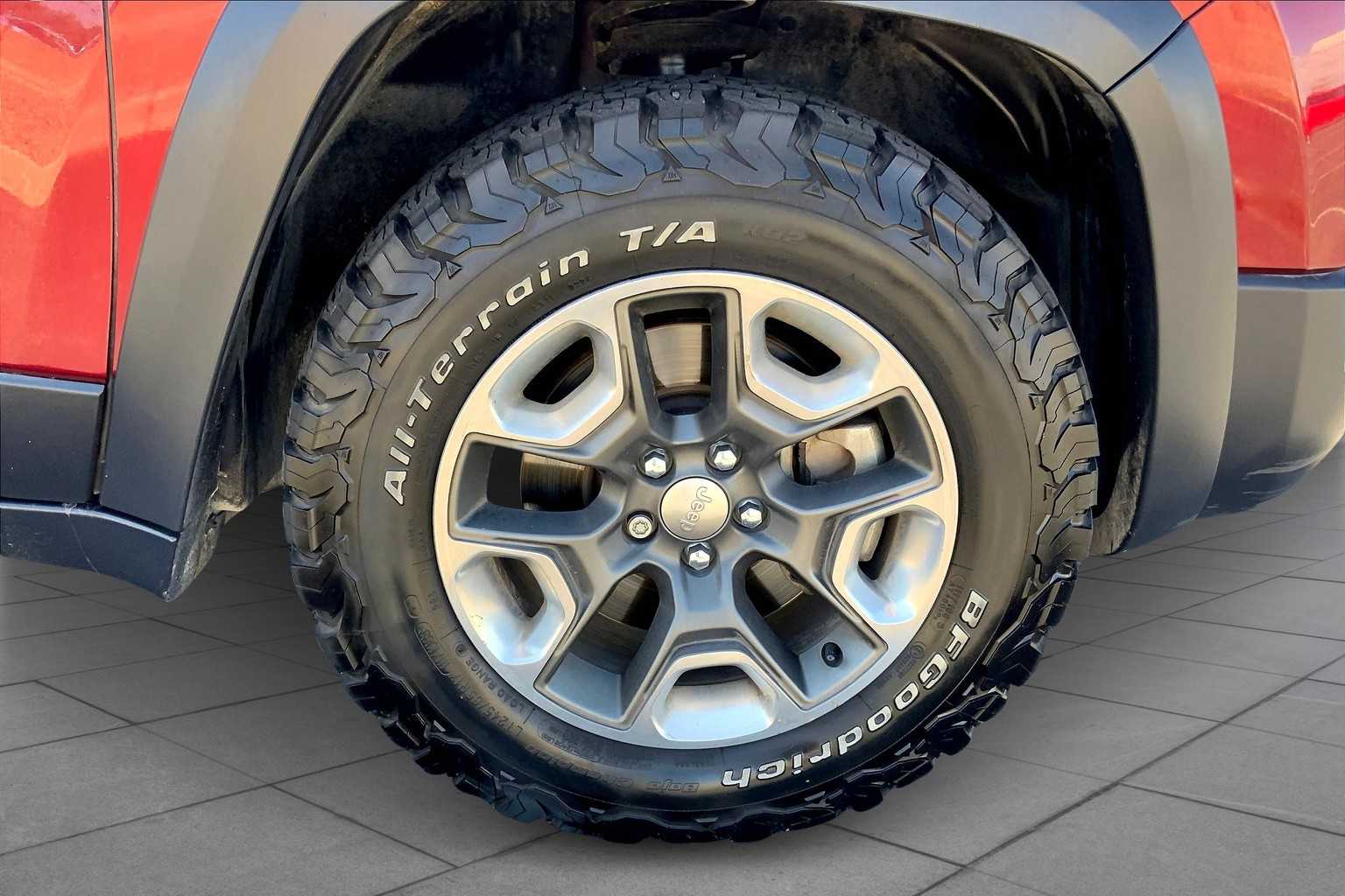 2019 Jeep Cherokee Trailhawk photo 9