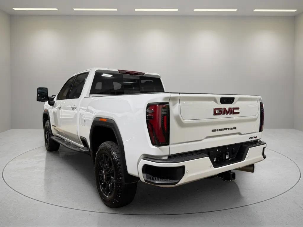 2025 Gmc Sierra 2500 HD AT4 photo 3