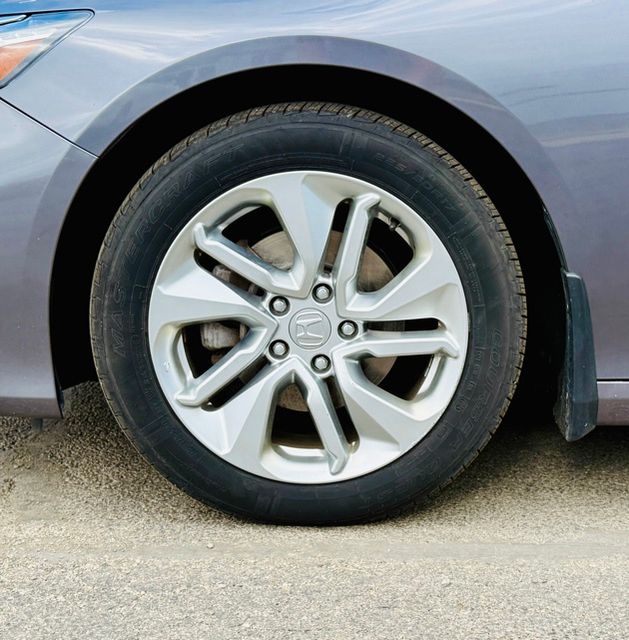2018 Honda Accord LX photo 3