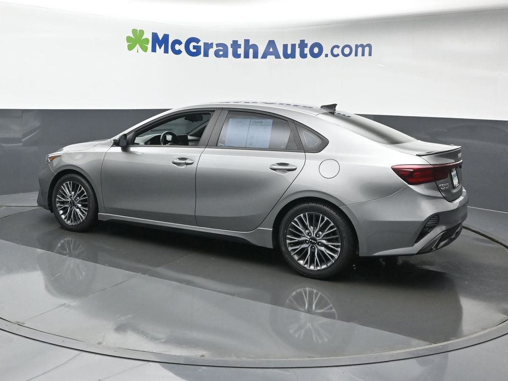 2022 Kia Forte GT-Line photo 17