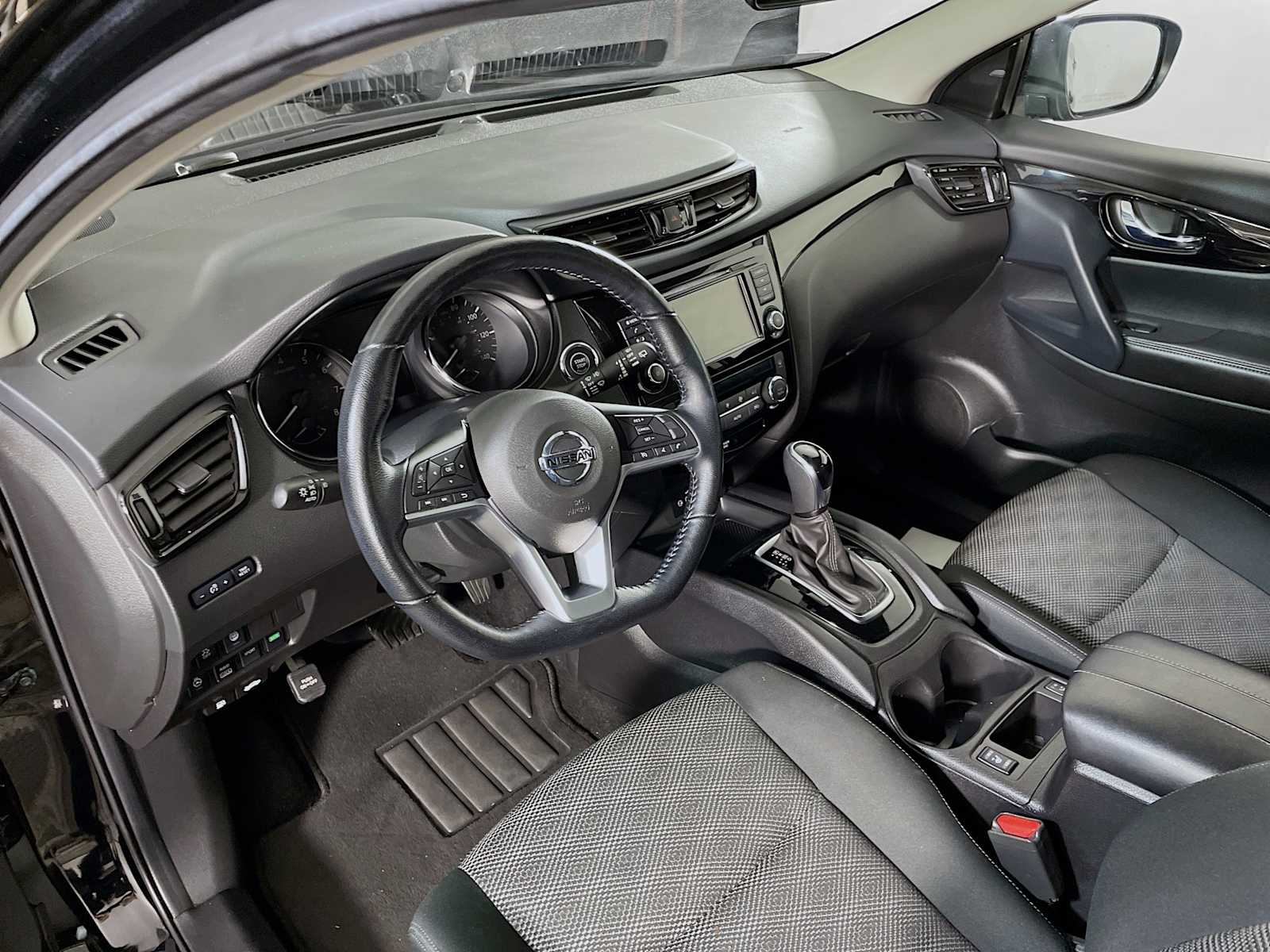 2022 Nissan Rogue Sport SV photo 6