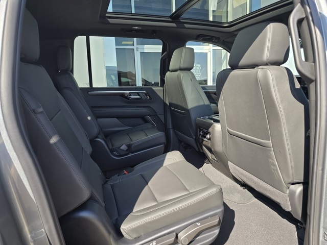 2026 Chevrolet Suburban Z71 photo 28
