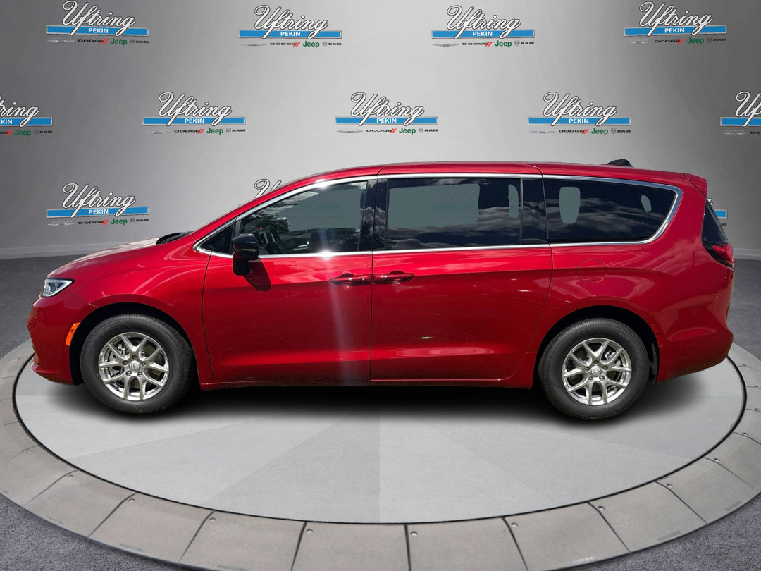 2026 Chrysler Pacifica photo 5