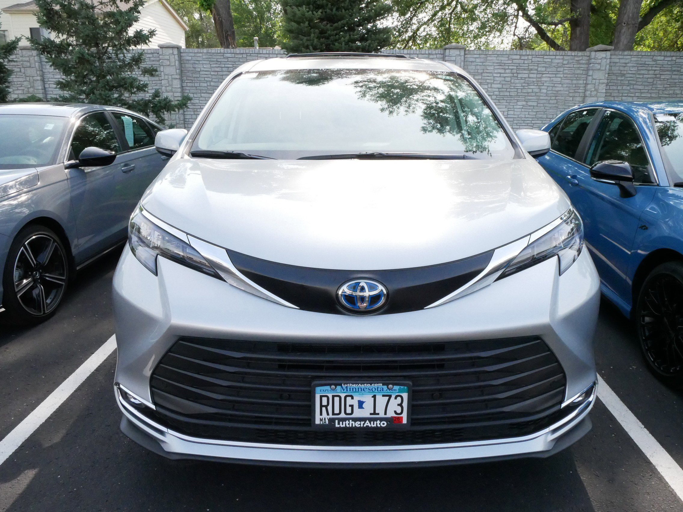 Used 2024 Toyota Sienna XLE with VIN 5TDJSKFC9RS135077 for sale in Brooklyn Center, Minnesota