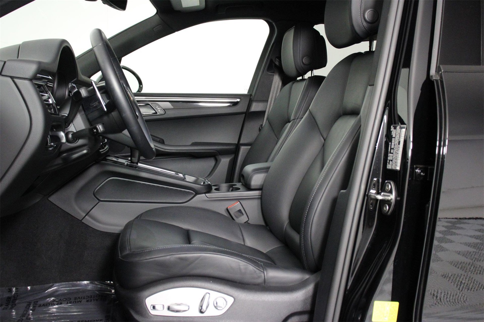 2025 Porsche Macan photo 5