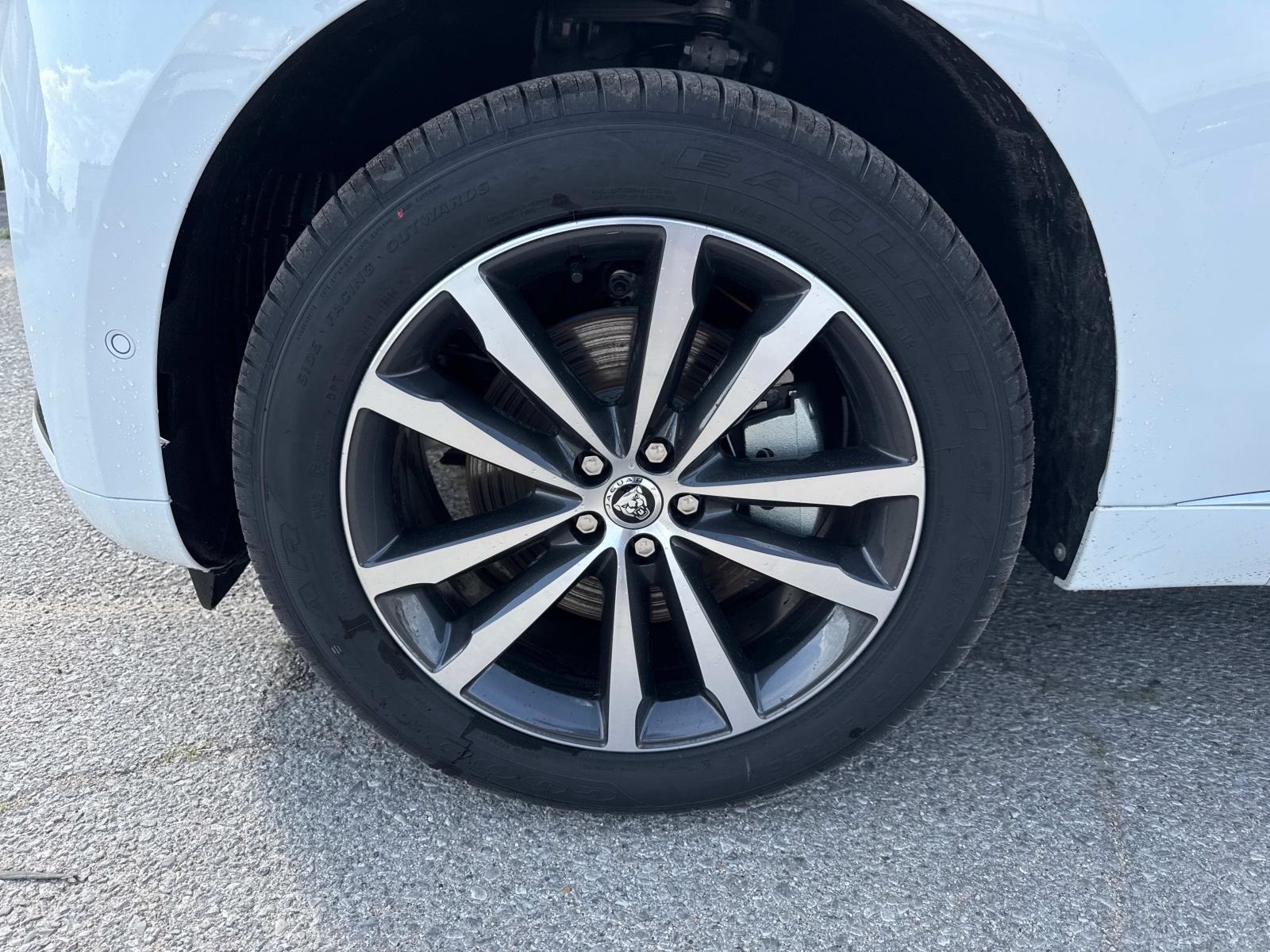 2025 Jaguar F-PACE P250 R-Dynamic S photo 3