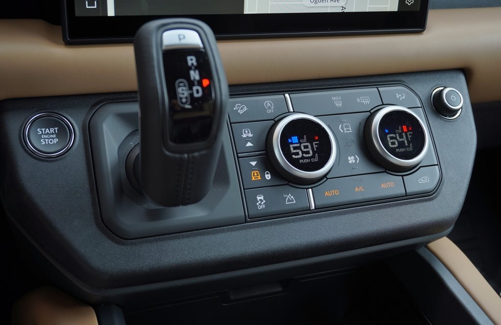 2025 Land Rover Defender 110 X-Dynamic SE photo 26