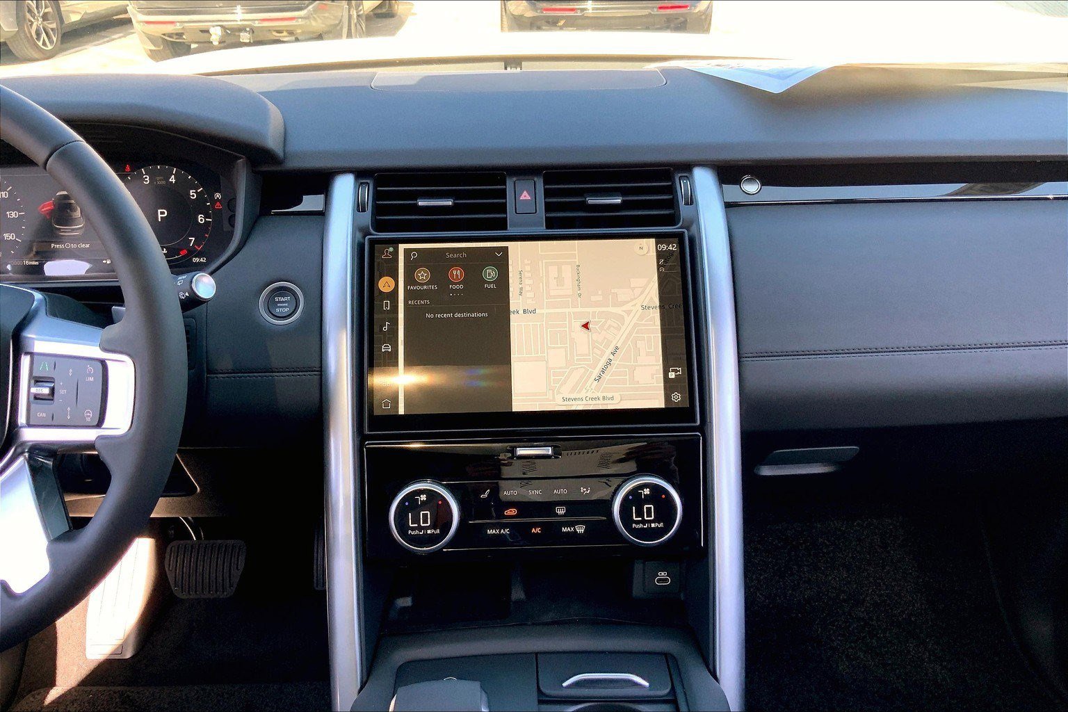 2025 Land Rover Discovery S photo 3