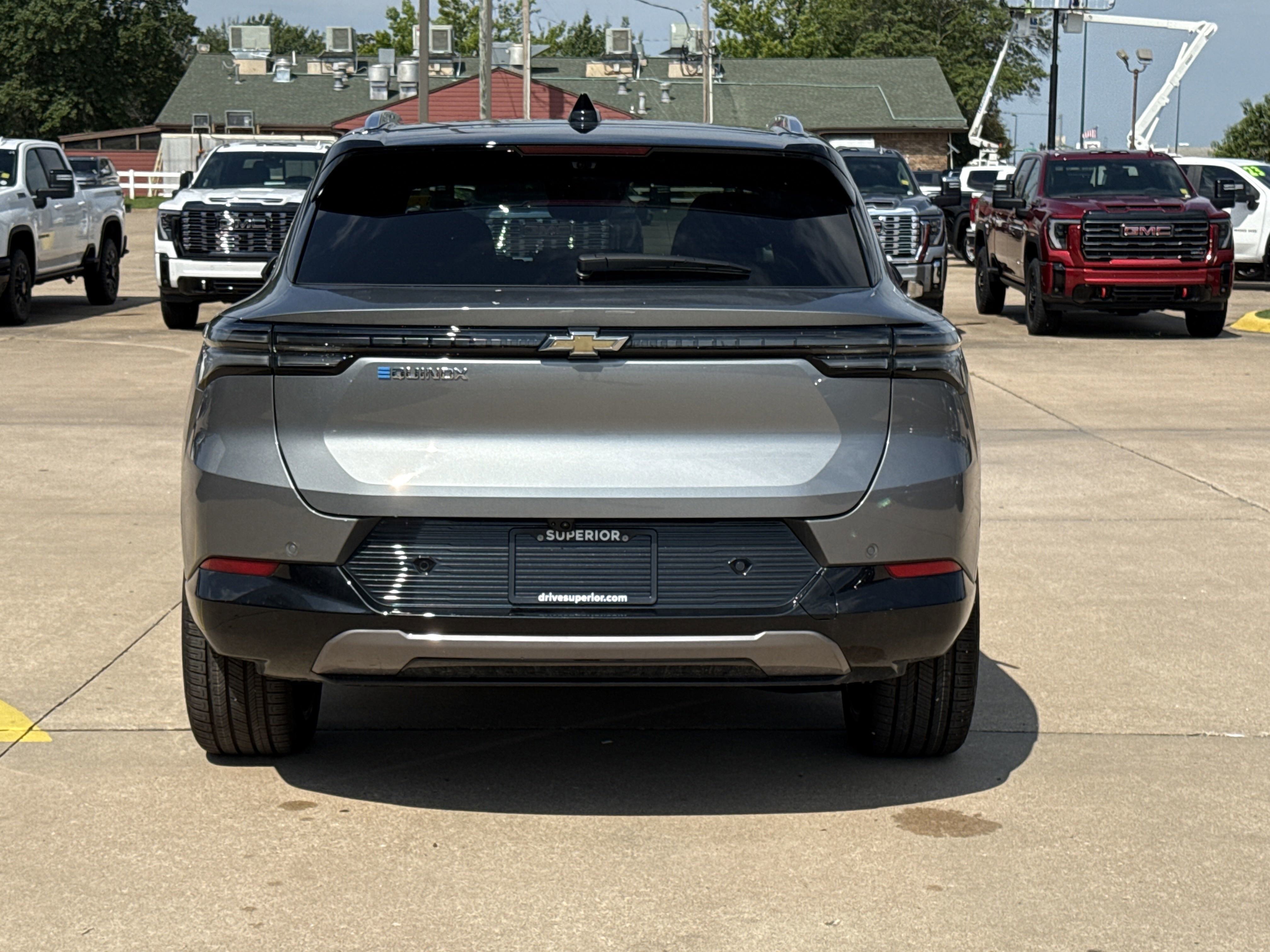 2025 Chevrolet Equinox EV 1LT photo 2