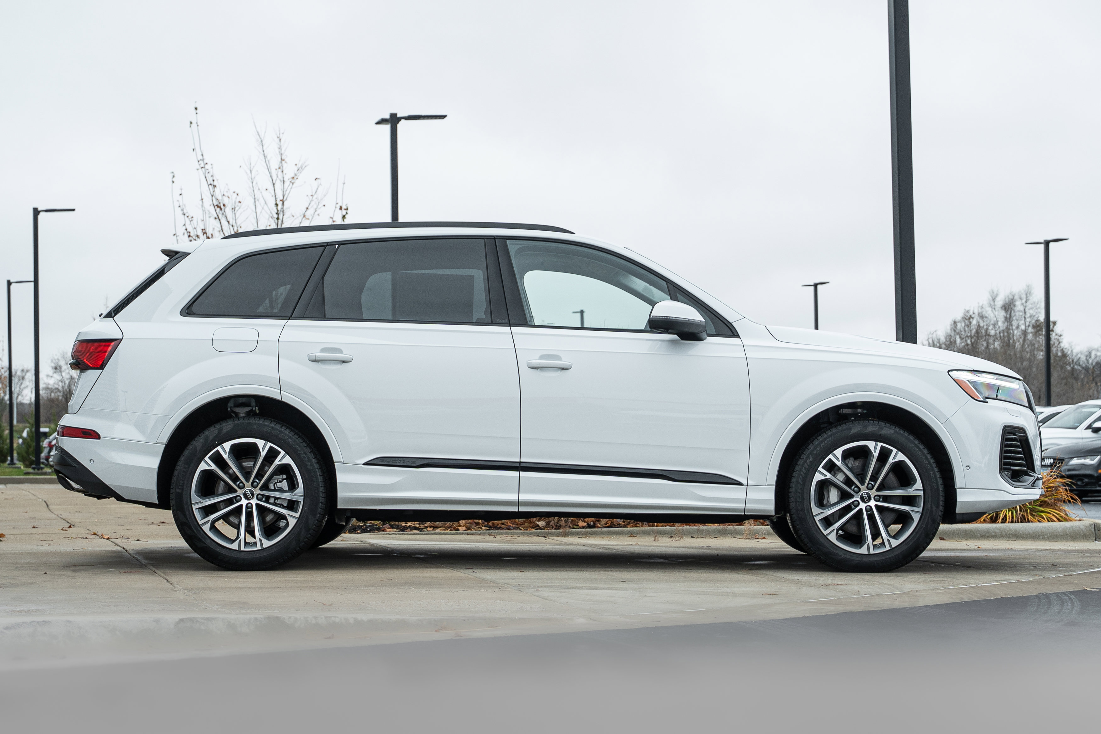 2026 Audi Q7 Premium photo 3