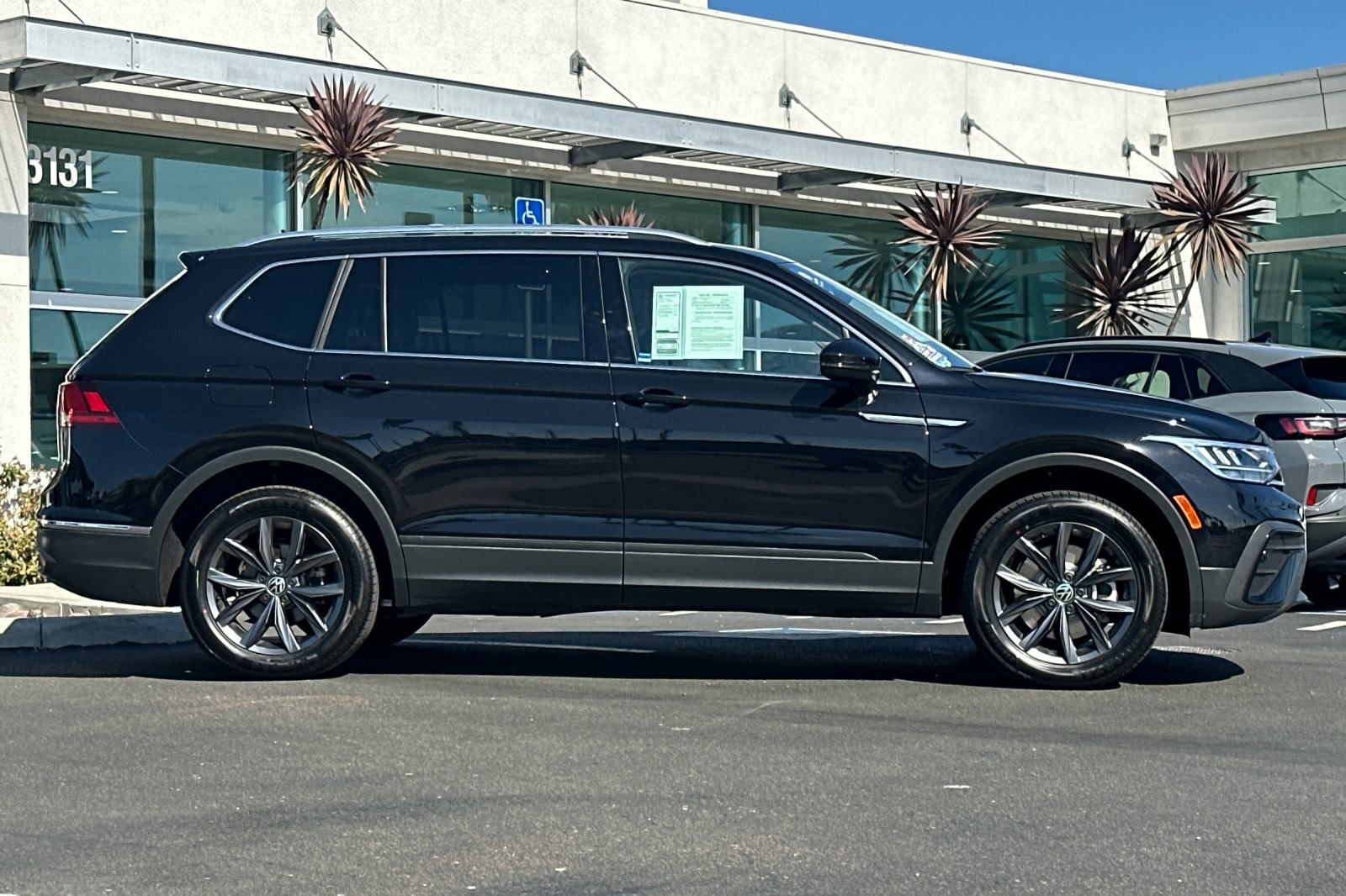 2022 Volkswagen Tiguan SE photo 3