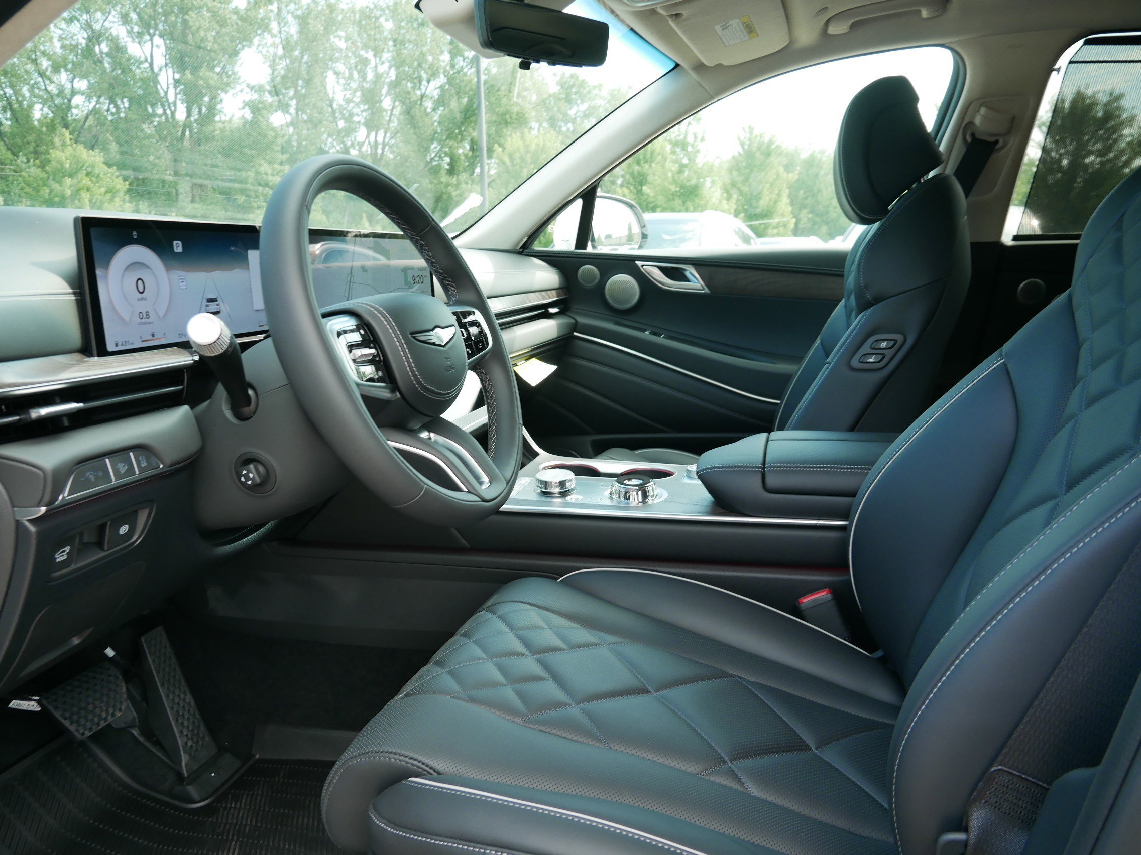 2025 Genesis GV80 Prestige AWD photo 3