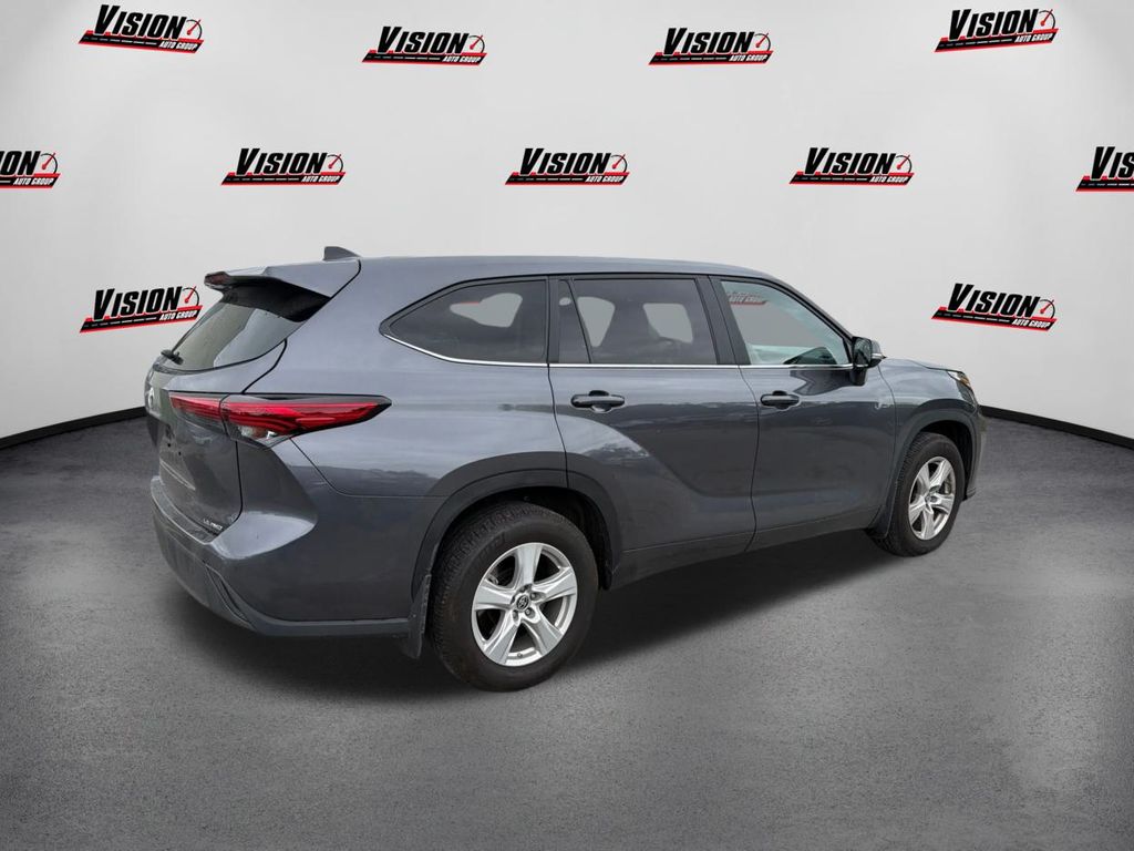 2023 Toyota Highlander L photo 5